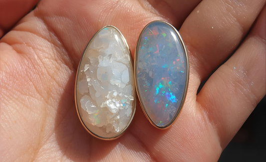 What’s the Difference Between Moonstone and Opal?